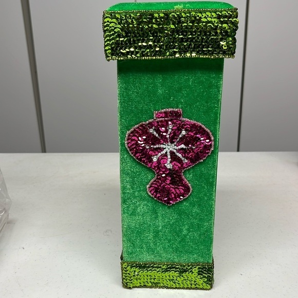 Holiday Square Sequin Wine Gift Box - Picture 1 of 10